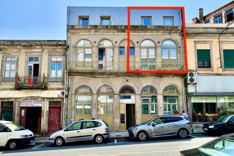 T2 Duplex com Varanda | Excelente Exposição Solar | Junto à Estação de Campanhã