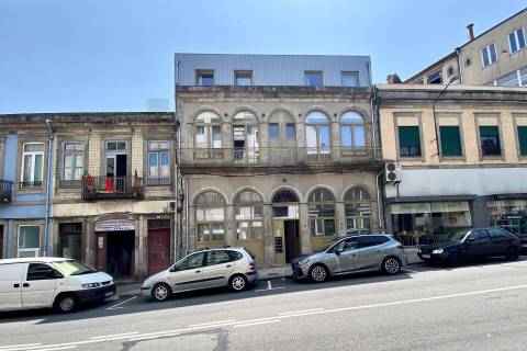 T2 Duplex com Varanda | Excelente Exposição Solar | Junto à Estação de Campanhã