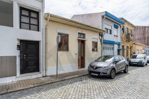 🏡 Moradia Térrea para Reabilitar no Centro de Leça da Palmeira