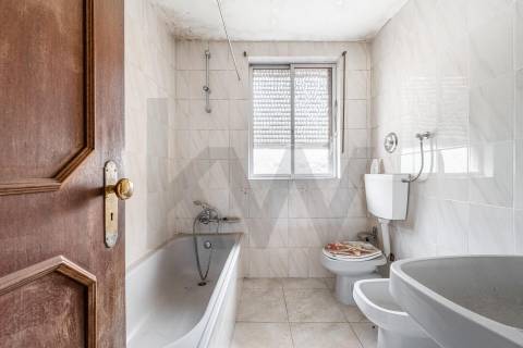 🏡 Moradia Térrea para Reabilitar no Centro de Leça da Palmeira