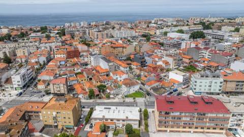 🏡 Moradia Térrea para Reabilitar no Centro de Leça da Palmeira