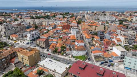 🏡 Moradia Térrea para Reabilitar no Centro de Leça da Palmeira