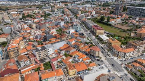 🏡 Moradia Térrea para Reabilitar no Centro de Leça da Palmeira