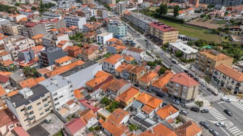 🏡 Moradia Térrea para Reabilitar no Centro de Leça da Palmeira