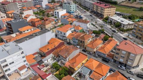 🏡 Moradia Térrea para Reabilitar no Centro de Leça da Palmeira