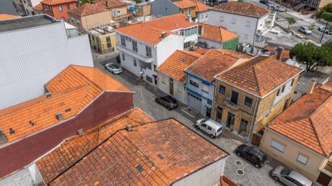 🏡 Moradia Térrea para Reabilitar no Centro de Leça da Palmeira