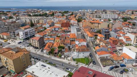 🏡 Moradia Térrea para Reabilitar no Centro de Leça da Palmeira
