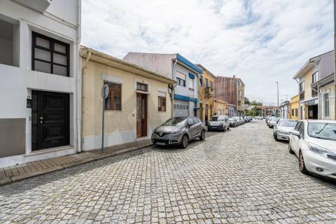 🏡 Moradia Térrea para Reabilitar no Centro de Leça da Palmeira