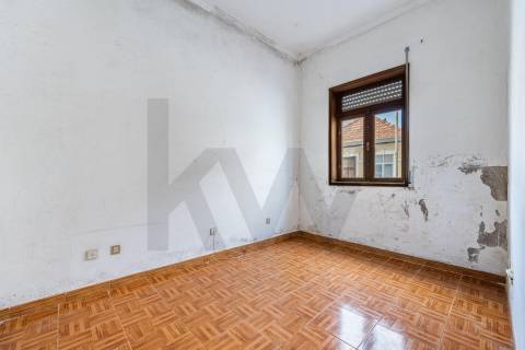 🏡 Moradia Térrea para Reabilitar no Centro de Leça da Palmeira