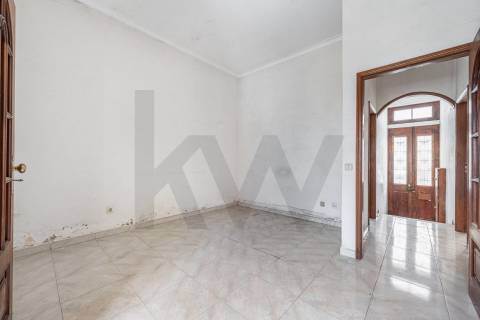 🏡 Moradia Térrea para Reabilitar no Centro de Leça da Palmeira