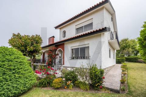 Moradia T5 (mais uma T2) com vista mar em Vila Praia de Âncora - Caminha