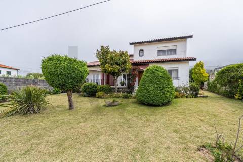 Moradia T5 (mais uma T2) com vista mar em Vila Praia de Âncora - Caminha