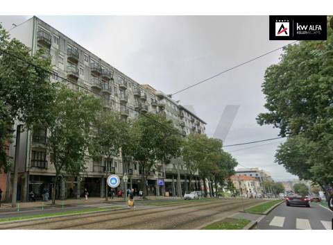 Loja + Parque de estacionamento público na Avenida da República, Gaia