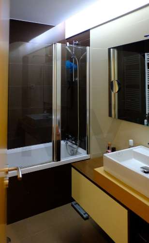 T4 com Garagem Privada e Vista no Coração da Feira — Espaço e Localização Privilegiada 