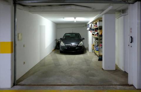 T4 com Garagem Privada e Vista no Coração da Feira — Espaço e Localização Privilegiada 