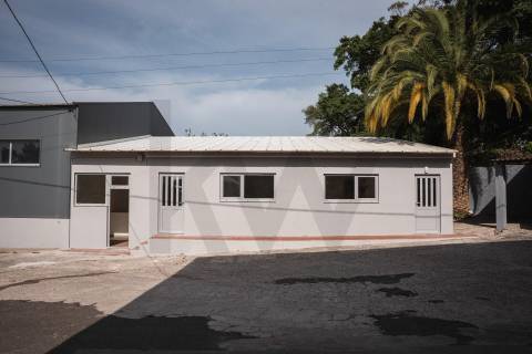 Armazém com escritórios em Vilar do Paraíso