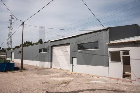 Armazém com escritórios em Vilar do Paraíso