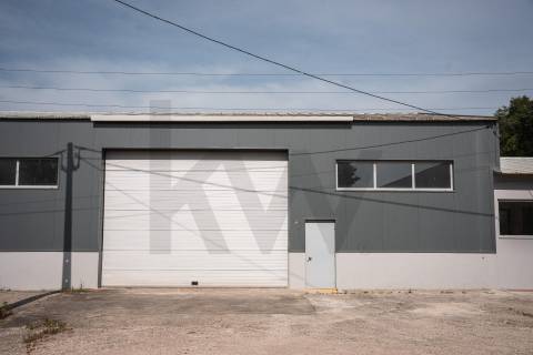 Armazém com escritórios em Vilar do Paraíso