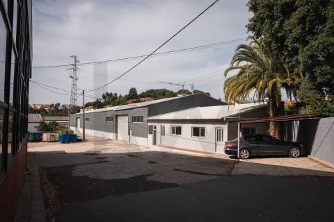 Armazém com escritórios em Vilar do Paraíso