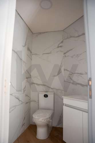 Armazém com escritórios em Vilar do Paraíso