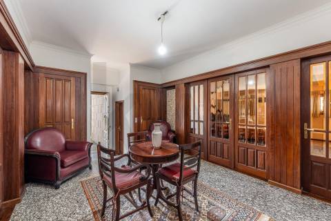 Extraordinária Moradia com Piscina de 80 m2 e Terreno de 2 400 m2 - Fermentões, Guimarães