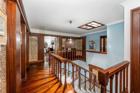 Extraordinária Moradia com Piscina de 80 m2 e Terreno de 2 400 m2 - Fermentões, Guimarães