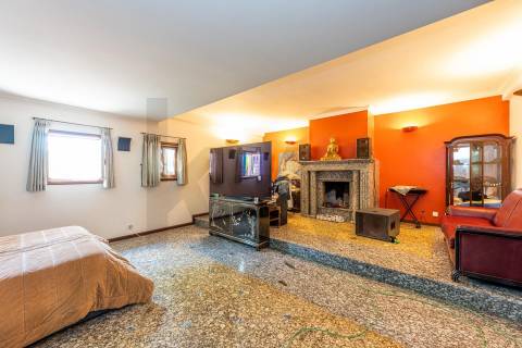 Extraordinária Moradia com Piscina de 80 m2 e Terreno de 2 400 m2 - Fermentões, Guimarães