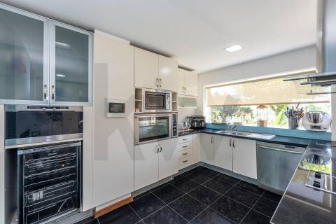 Extraordinária Moradia com Piscina de 80 m2 e Terreno de 2 400 m2 - Fermentões, Guimarães