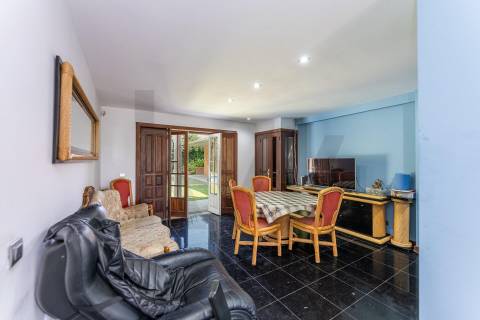 Extraordinária Moradia com Piscina de 80 m2 e Terreno de 2 400 m2 - Fermentões, Guimarães