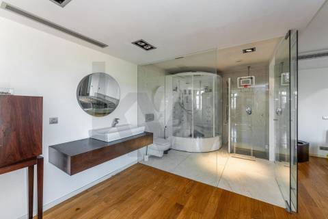 Extraordinária Moradia com Piscina de 80 m2 e Terreno de 2 400 m2 - Fermentões, Guimarães