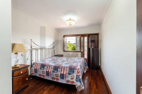 Extraordinária Moradia com Piscina de 80 m2 e Terreno de 2 400 m2 - Fermentões, Guimarães