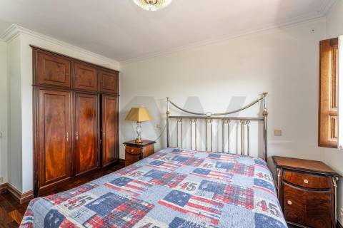 Extraordinária Moradia com Piscina de 80 m2 e Terreno de 2 400 m2 - Fermentões, Guimarães