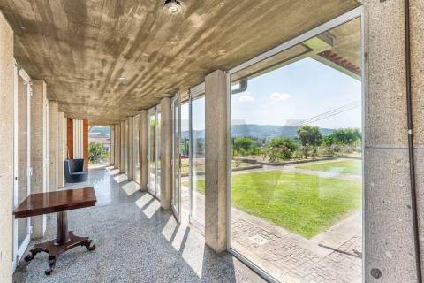 Extraordinária Moradia com Piscina de 80 m2 e Terreno de 2 400 m2 - Fermentões, Guimarães