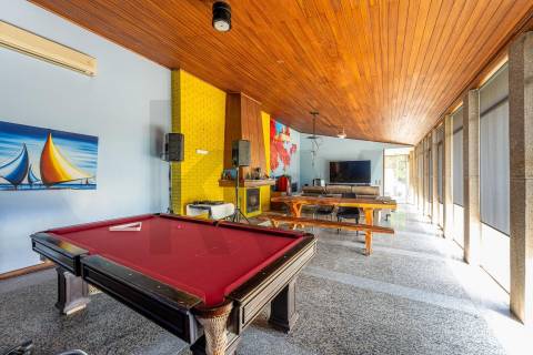 Extraordinária Moradia com Piscina de 80 m2 e Terreno de 2 400 m2 - Fermentões, Guimarães