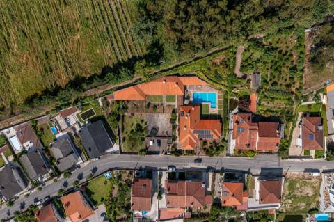 Extraordinária Moradia com Piscina de 80 m2 e Terreno de 2 400 m2 - Fermentões, Guimarães