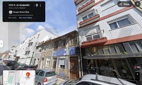 Prédio com 2 andares moradia com jardim, na Rua do Bonjardim - Porto