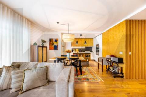 Apartamento T3 zona da Cooperativa dos Arquitetos -  completamente renovado em Aldoar 