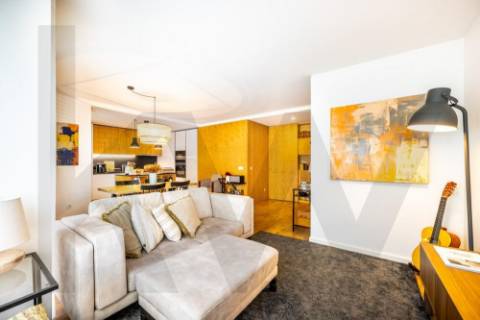 Apartamento T3 zona da Cooperativa dos Arquitetos -  completamente renovado em Aldoar 