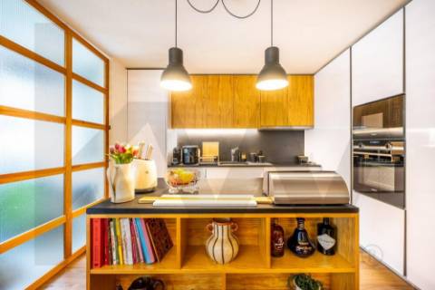 Apartamento T3 zona da Cooperativa dos Arquitetos -  completamente renovado em Aldoar 