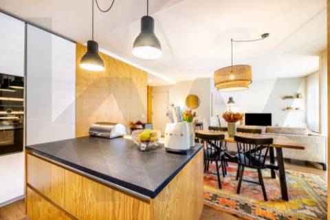 Apartamento T3 zona da Cooperativa dos Arquitetos -  completamente renovado em Aldoar 