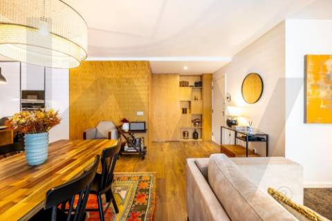Apartamento T3 zona da Cooperativa dos Arquitetos -  completamente renovado em Aldoar 