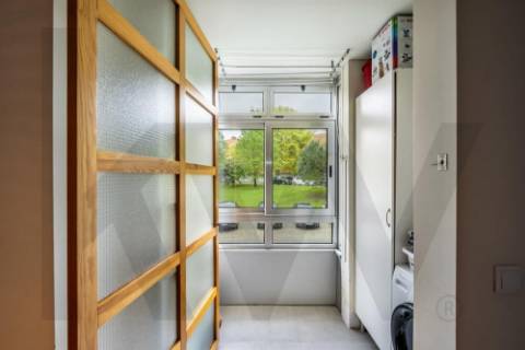 Apartamento T3 zona da Cooperativa dos Arquitetos -  completamente renovado em Aldoar 