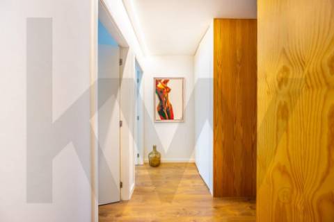 Apartamento T3 zona da Cooperativa dos Arquitetos -  completamente renovado em Aldoar 