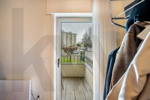 Apartamento T3 zona da Cooperativa dos Arquitetos -  completamente renovado em Aldoar 