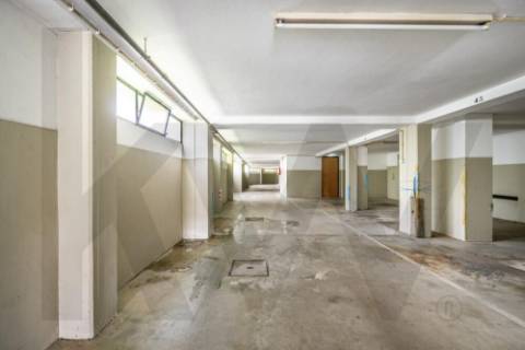 Apartamento T3 zona da Cooperativa dos Arquitetos -  completamente renovado em Aldoar 