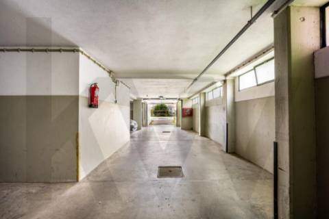 Apartamento T3 zona da Cooperativa dos Arquitetos -  completamente renovado em Aldoar 