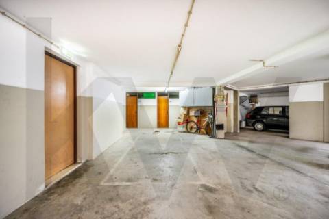 Apartamento T3 zona da Cooperativa dos Arquitetos -  completamente renovado em Aldoar 