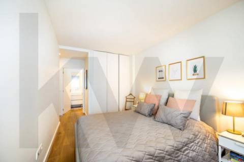 Apartamento T3 zona da Cooperativa dos Arquitetos -  completamente renovado em Aldoar 