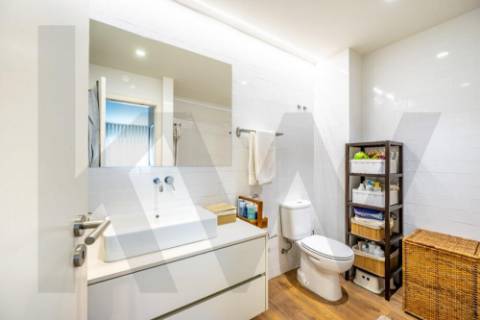 Apartamento T3 zona da Cooperativa dos Arquitetos -  completamente renovado em Aldoar 