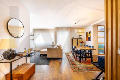 Apartamento T3 zona da Cooperativa dos Arquitetos -  completamente renovado em Aldoar 